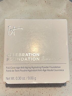 it cosmetics Celebration Foundation Powder - Shade: Rich